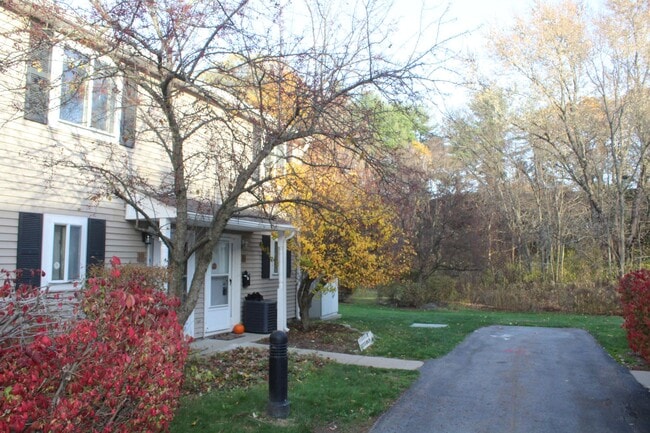 Photo - 10 Village Brook Ln (Natick, MA) Townhome