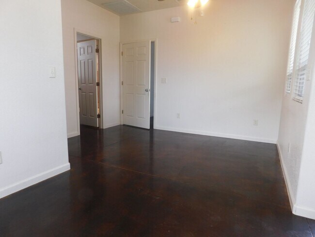 Foto del edificio - 1325 Cedar Ave