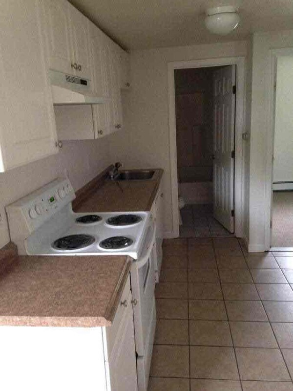 46 Old Concord Turnpike Unit 7, Barrington, NH 03825 Room for Rent in