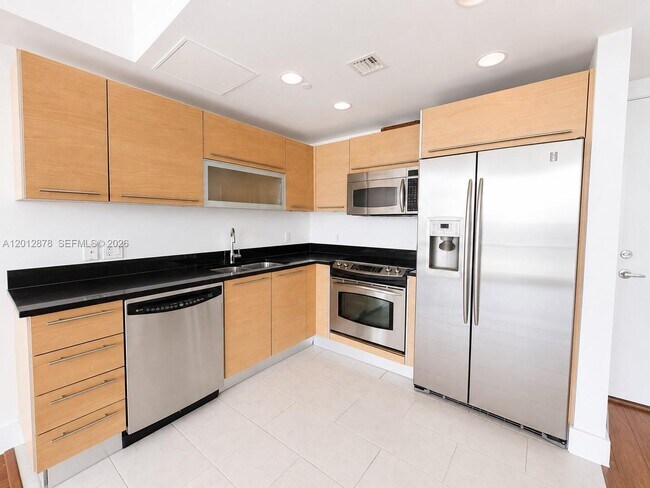 Building Photo - 951 Brickell Ave