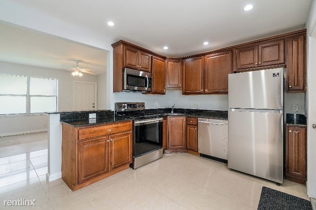 Building Photo - 2 br, 1 bath Apartment - 404 50th St