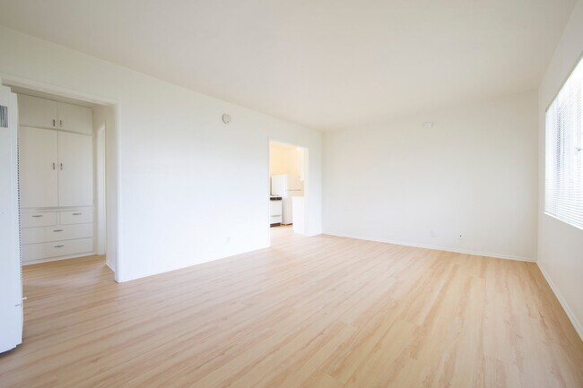 Foto del edificio - 667-669-669 Levering Ave