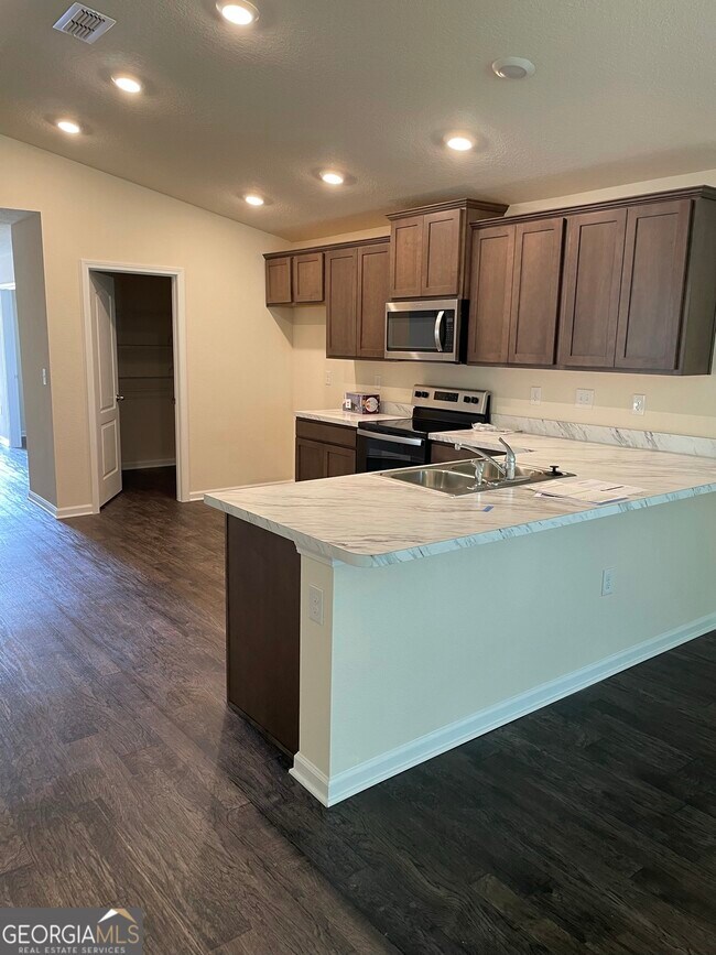 Foto del edificio - 127 Teakwood Dr