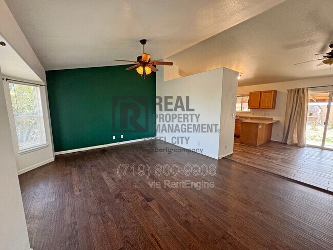 Building Photo - 1456 Gem Dr
