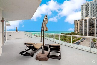 Building Photo - 6515 Collins Ave