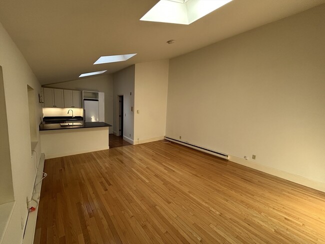 Building Photo - 31 Branch St