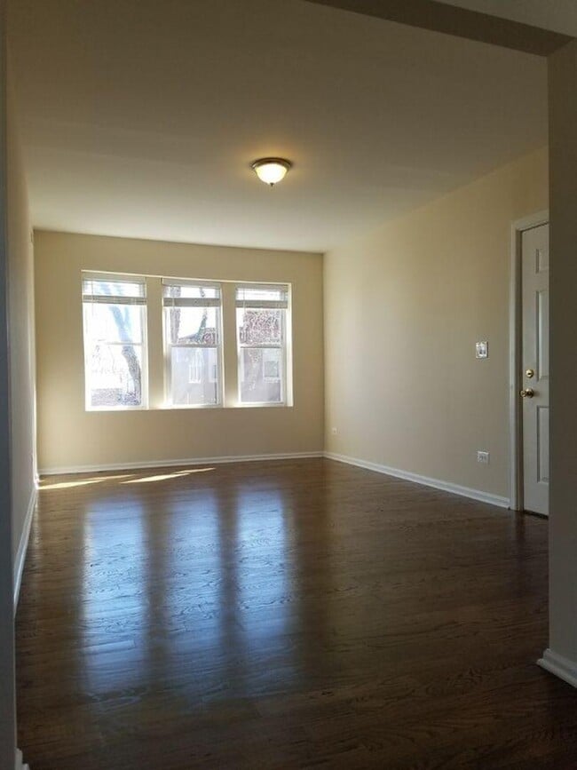 Building Photo - 1 bedroom in Chicago IL 60651