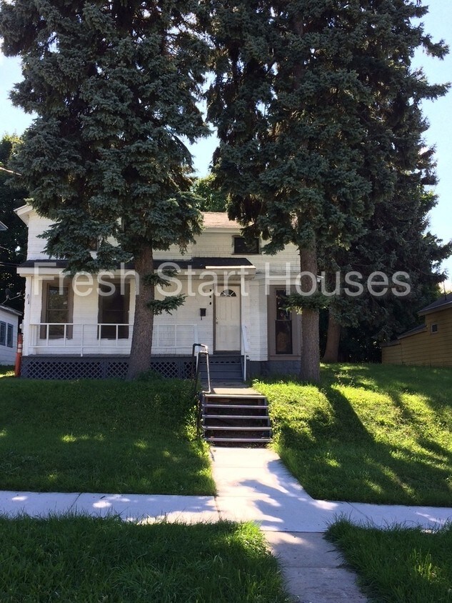 Primary Photo - 908 Danforth St