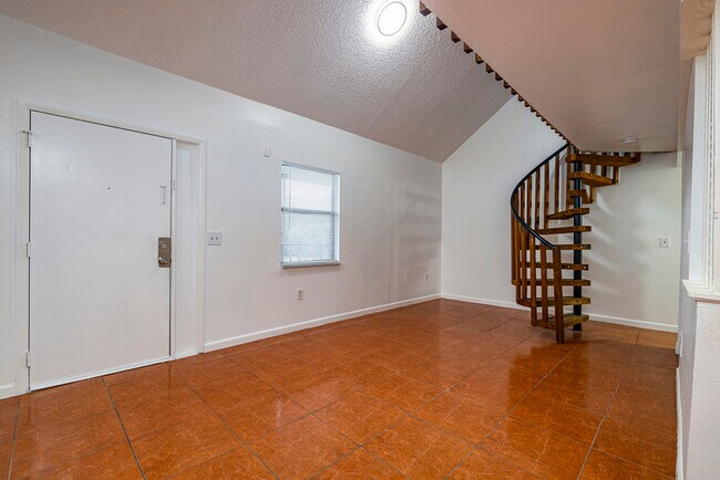 Foto del edificio - 2166 Bradford St
