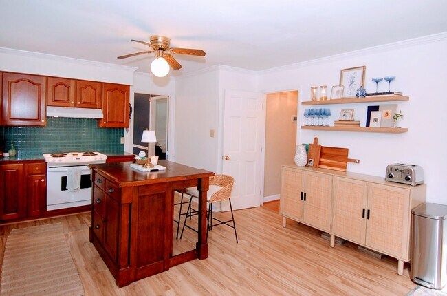 Foto del edificio - 3414 Bellevue Rd