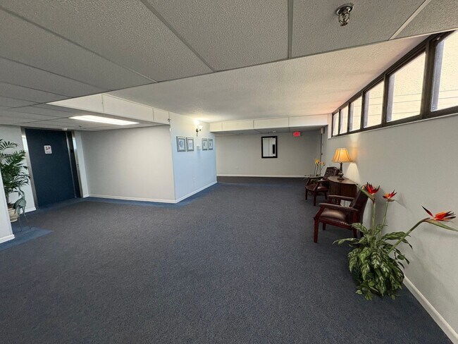 Foto del edificio - 21405 Olean Blvd