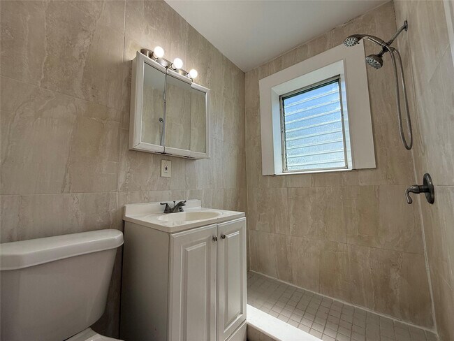 Foto del edificio - 1621 Van Buren St