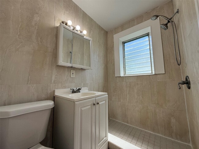 Building Photo - 1621 Van Buren St