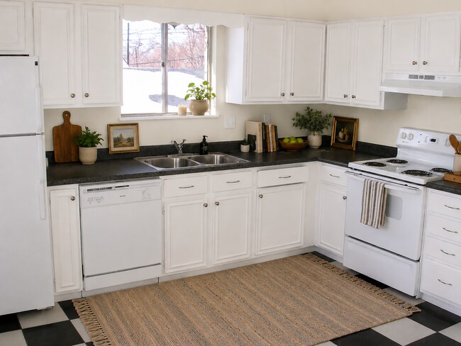 Building Photo - Bright & Spacious 2-Bedroom Residence Across from Berkeley Park