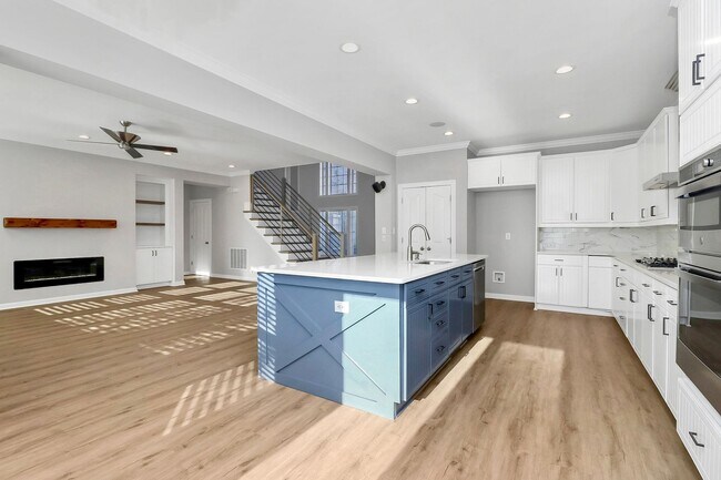 Building Photo - Spacious Estate in Harrisburg for Lease!