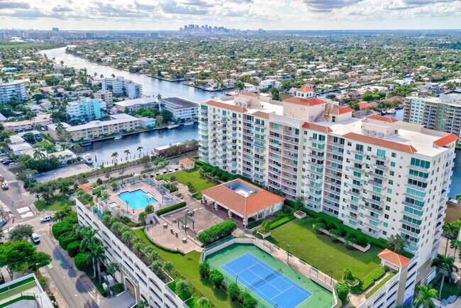 Foto del edificio - 3020 NE 32nd Ave