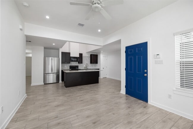Building Photo - 6004 Bois D Arc St