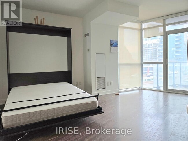 Building Photo - 169 Fort York Blvd