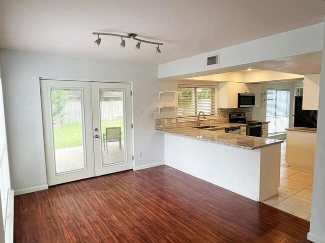 Building Photo - 14423 Cypress Leaf Dr