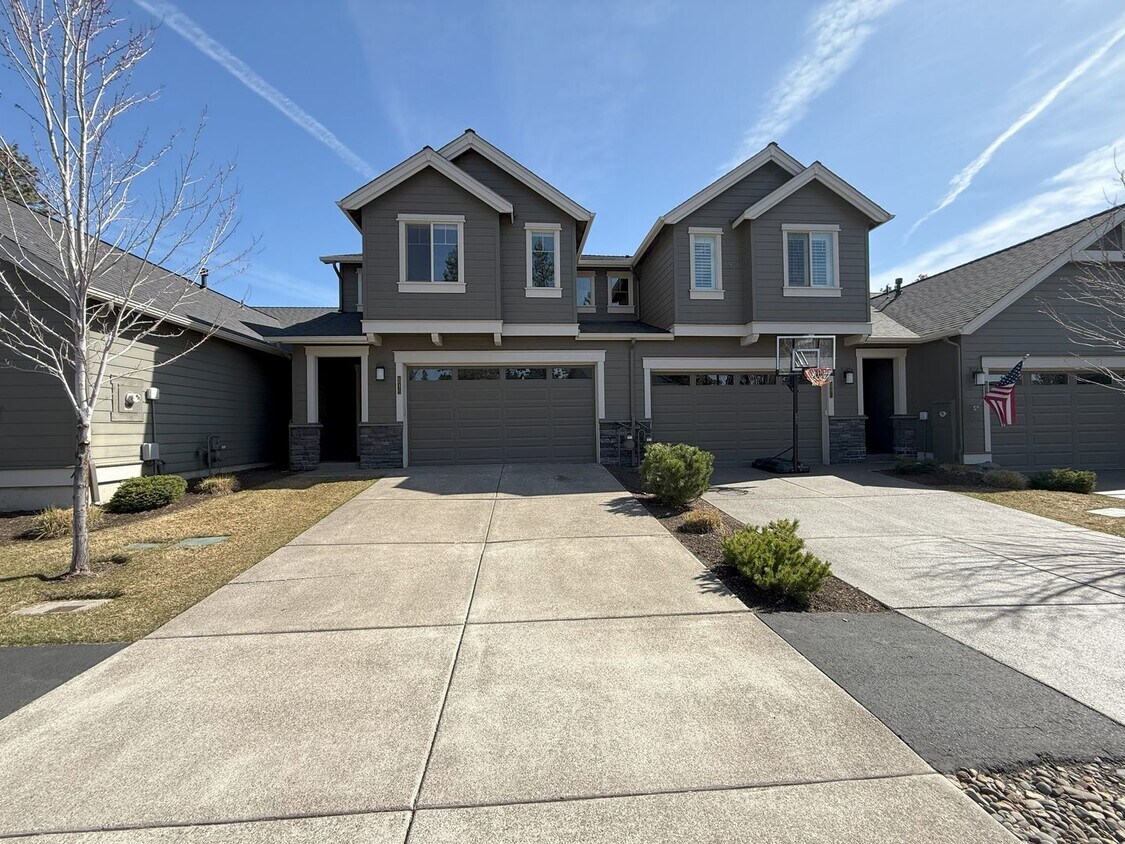 Primary Photo - AMAZING COMMUNITY AMENITIES! POOL, PARKS &...