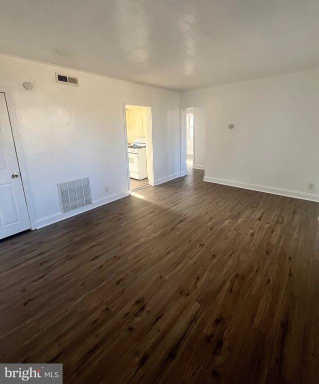 Building Photo - 409 Trenton Ct
