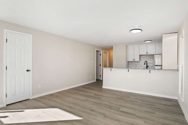Foto del edificio - Updated 2 Bedroom Upstairs Apartment