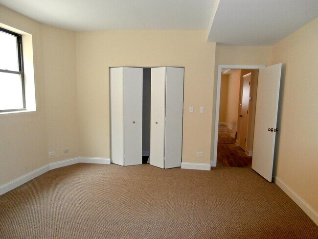 Foto del edificio - 2803 W Lawrence Ave