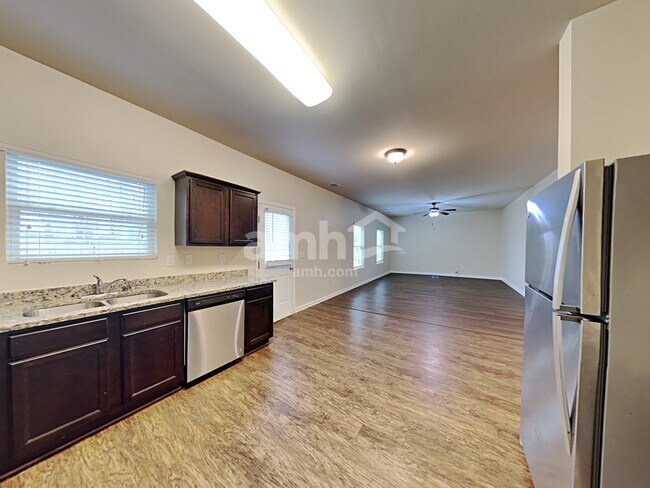 Building Photo - 3525 Mica Cir SE