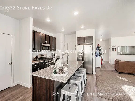 Foto del edificio - 5332 Stone Hayes Dr