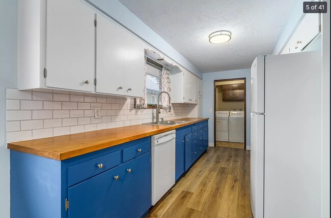 Building Photo - 606 E 35th Ave