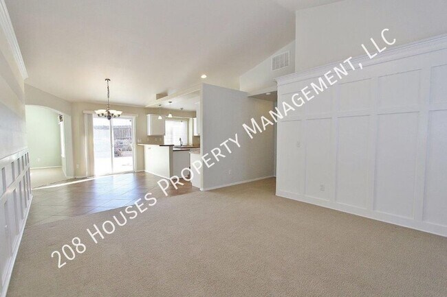 Building Photo - Immaculate Single-Level Home