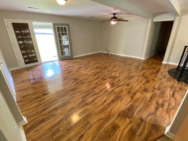 Foto del edificio - Fabulous 3 bed/2 bath home in PRIME BROOKH...