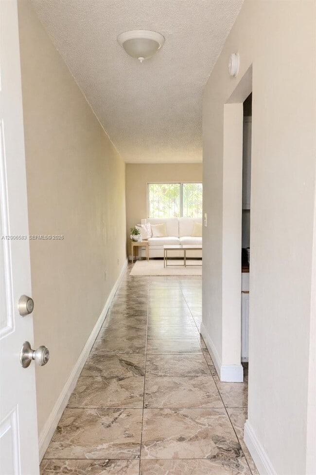 Foto del edificio - 3896 NW 207th St