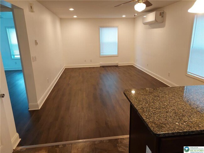 Foto del edificio - 315 Clearfield St