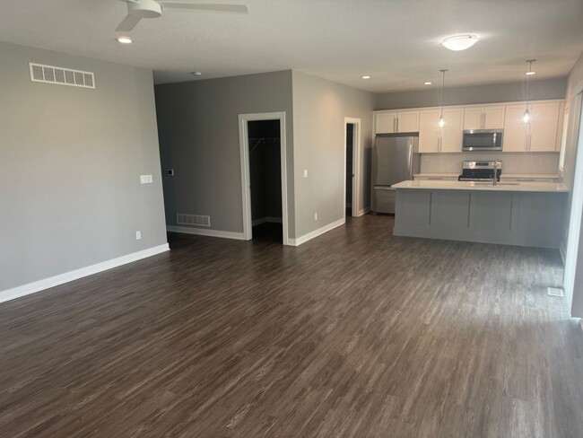 Building Photo - Beautiful Single Family Home With 6 Car At...