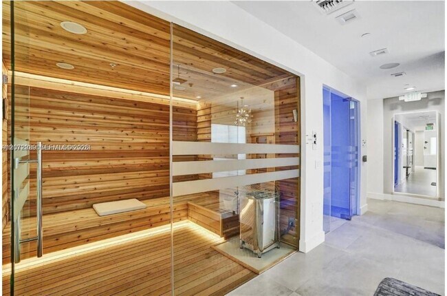 Foto del edificio - 4775 Collins Ave