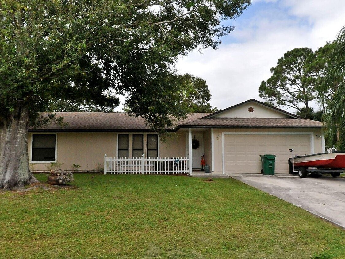Primary Photo - 2180 SW Pamona St