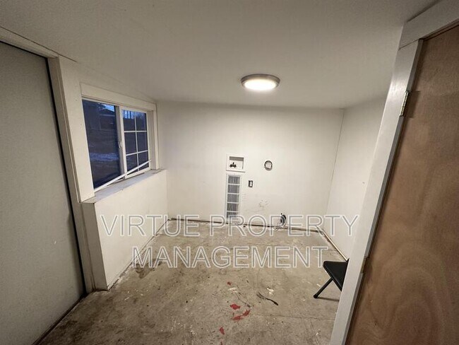 Building Photo - 1544 3rd St