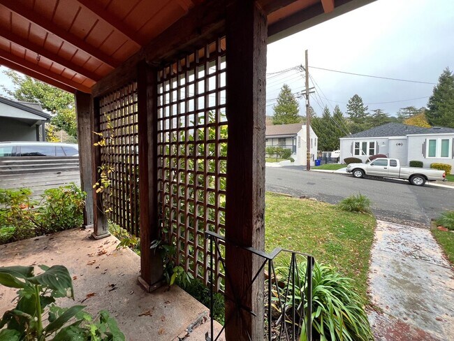 Foto del edificio - 1407 Vale Ave