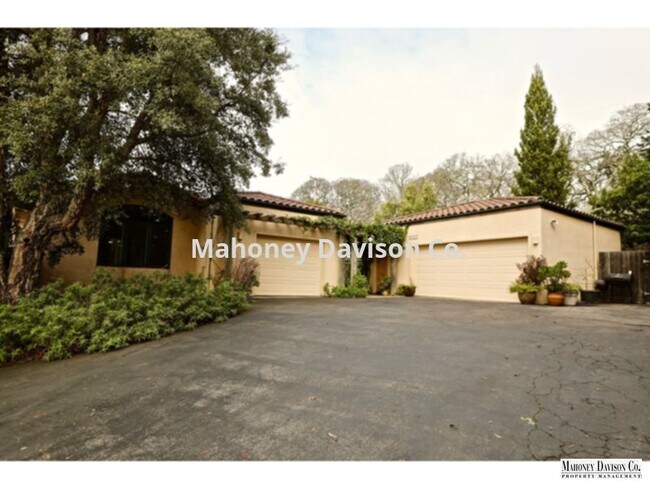 Building Photo - 5441 Hillsborough Dr