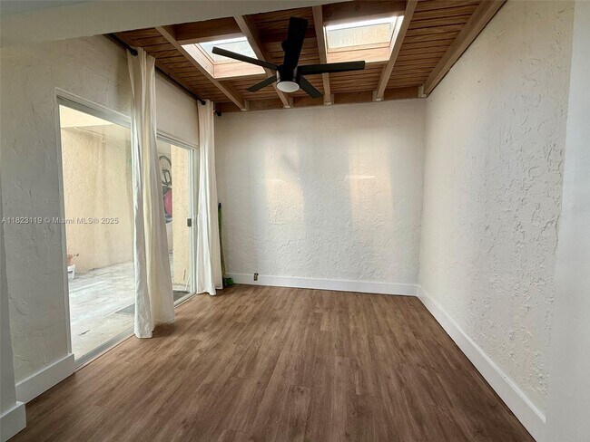 Building Photo - 8522 SW 103rd Ave