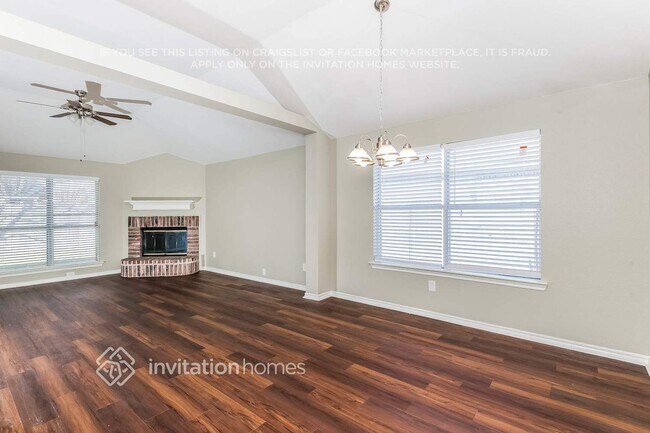 Foto del edificio - 8175 Spruce Valley Dr