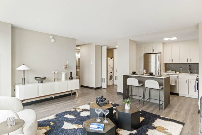 Foto del edificio - 1966 W Ogden Ave