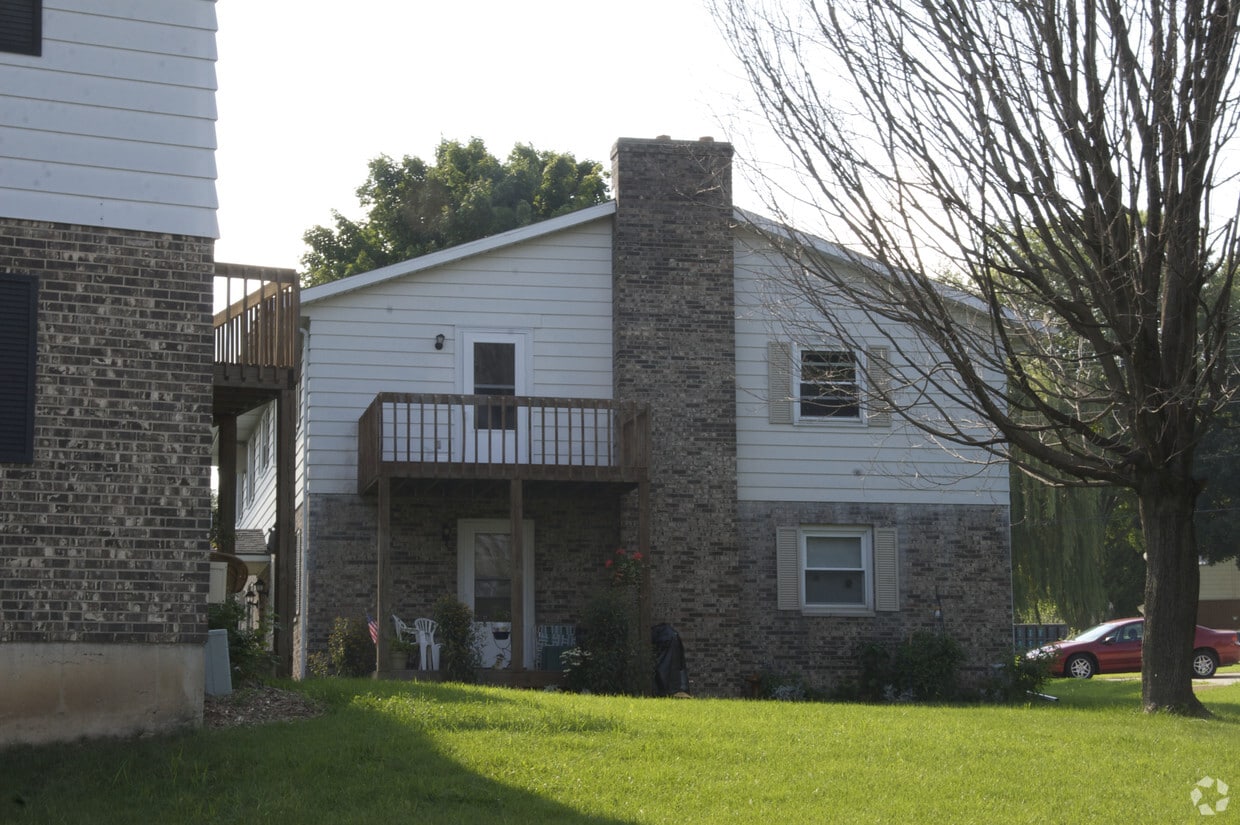 104 Waldmar Ct, Mount Horeb, WI 53572 Apartments in Mount Horeb, WI