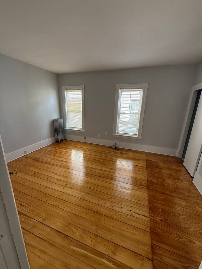 Building Photo - 68 Willow Ave