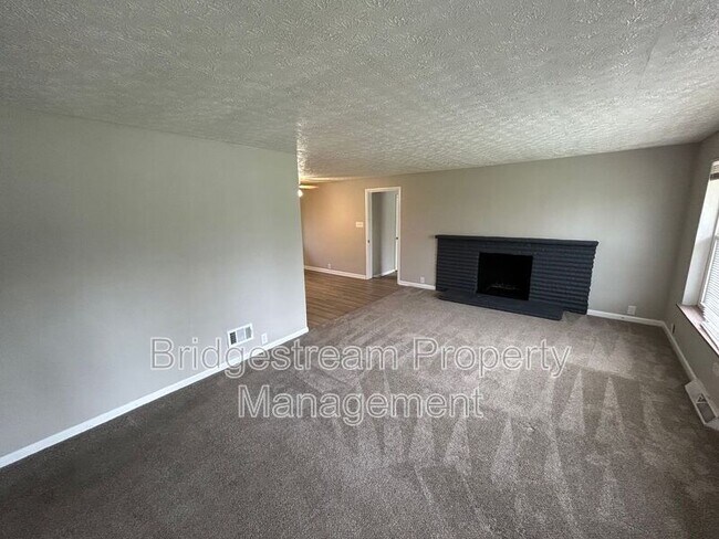 Building Photo - 4246 Lyndell Dr