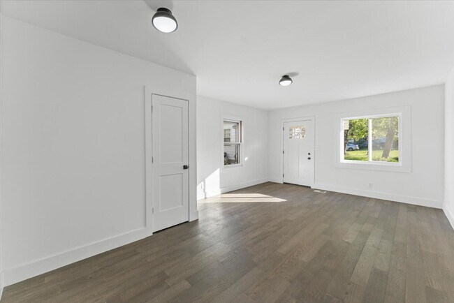 Foto del edificio - 3 BR, 2 BA with Full Private Master for rent!