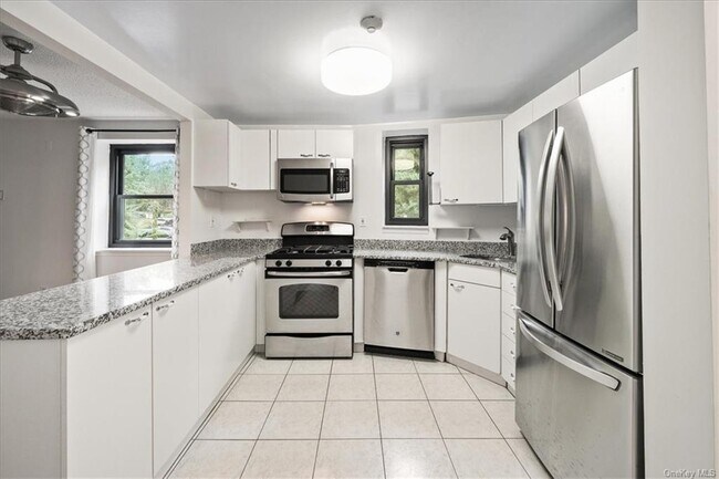 Foto del edificio - 1376 Midland Ave