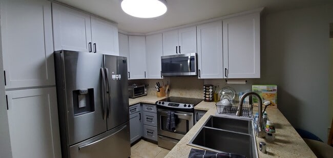 kitchen - 3955 Faircross Plz