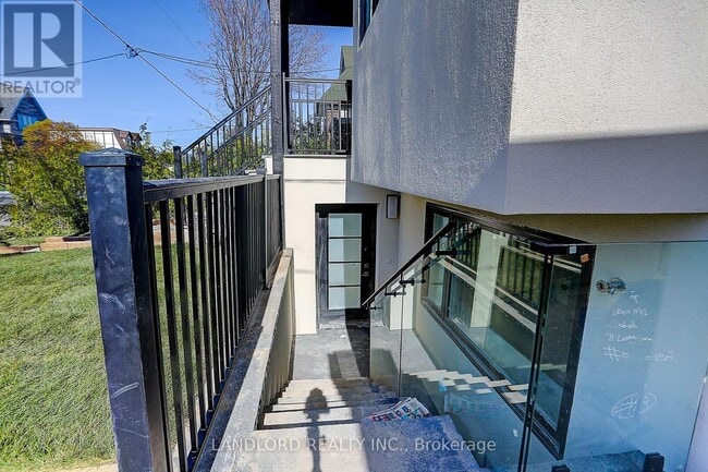 Building Photo - 71 Livingstone Ave